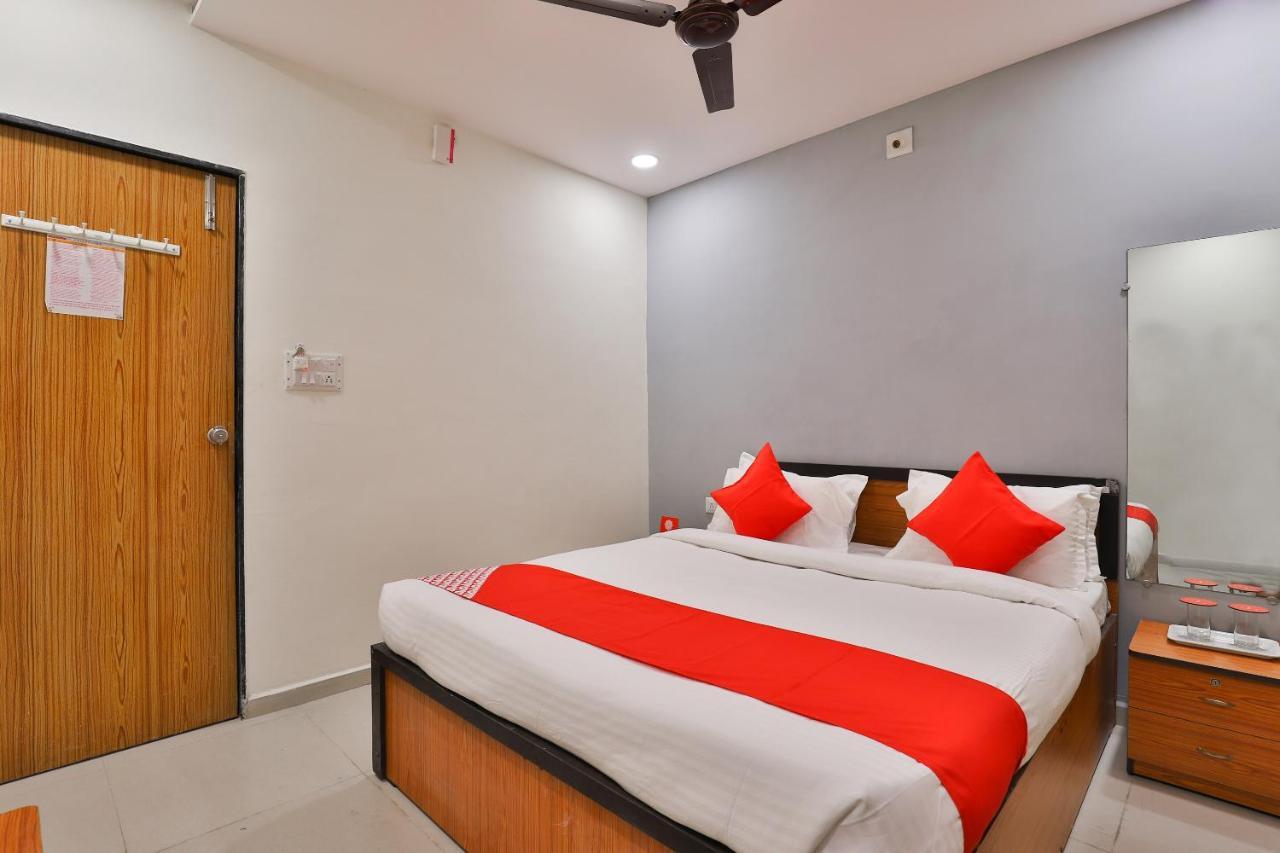 Oyo 16675 Hotel Shri Krishna Inn Сурат Экстерьер фото